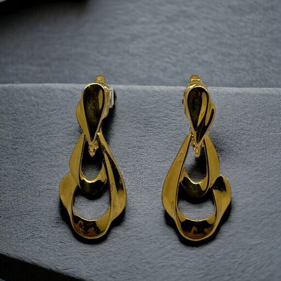 Vintage Trifari Gold Teardrop Outline Dangle Clip-On Earrings 1980s - Picture 1 of 9